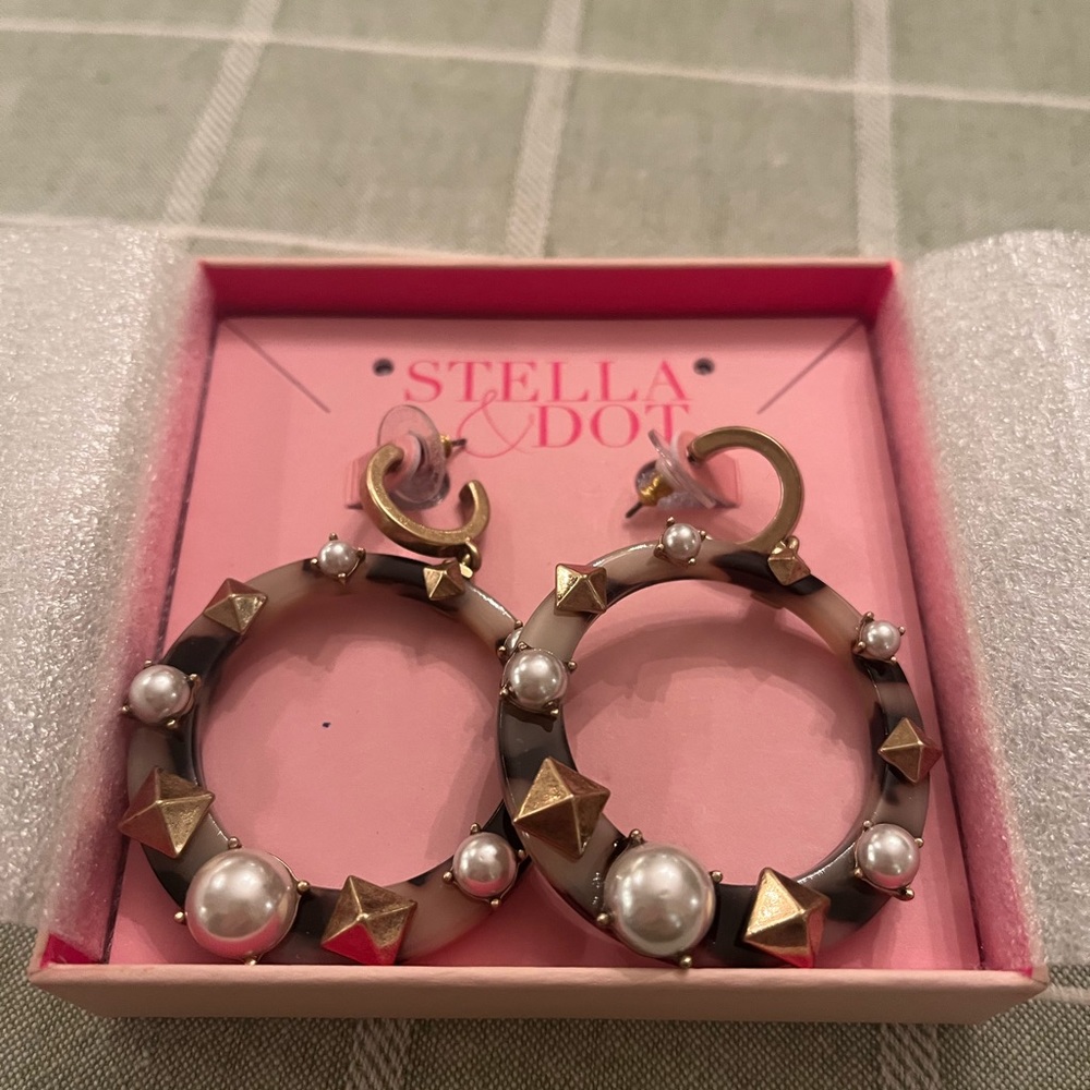NWT Stella & Dot Gamechanger Earrings